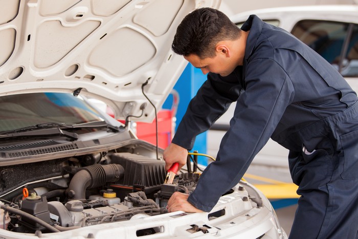 Jump-Start-Car-White-Center-WA