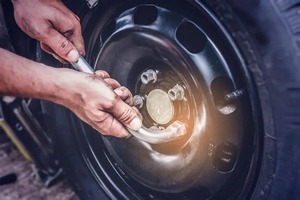 Local Pioneer Square tire change in WA near 98104