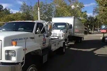 Maple Valley box truck towing solutions in WA near 98038