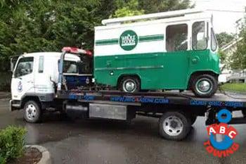 Certified Pioneer Square box truck towing in WA near 98104