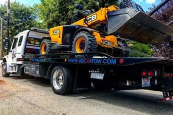 Licensed Maple Valley heavy equipment towing in WA near 98038