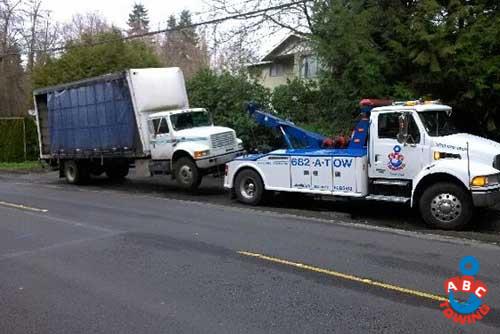 Licensed Algona semi tractor towing in WA near 98047