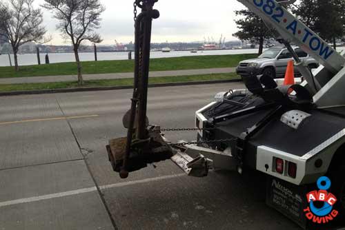 Enumclaw semi truck winching team in WA near 98022