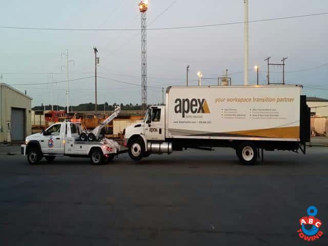 24-hour Algona work truck towing in WA near 98047