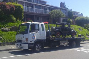 Professional Tukwila car towing company in WA near 98032