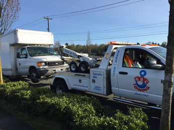 Professional Pioneer Square flatbed towing in WA near 98104