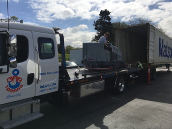 Expert Redmond flatbed towing service in WA near 98008