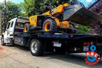 Shoreline heavy equipment towing for your trucks in WA near 98133