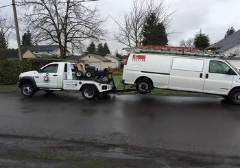 Well-equipped Kent towing company in WA near 98030