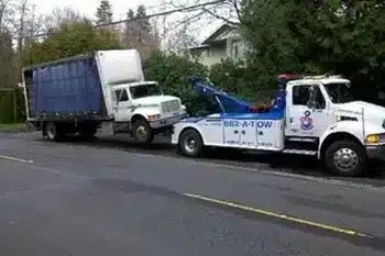 Quick Issaquah tractor trailer winching in WA near 98027