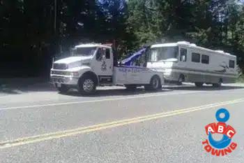 Dedicated Kirkland work truck towing in WA near 98033