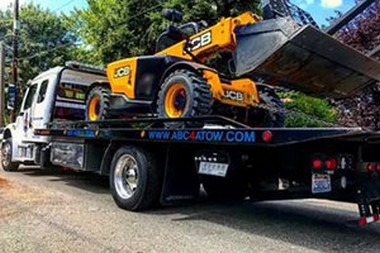 Full service Fremont car towing company in WA near 98103