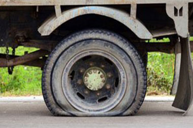 Auburn flat tire replacement team in WA near 98001