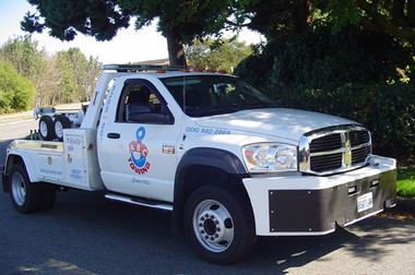 Crown Hill impound towing company near me since 1982 in WA near 98117