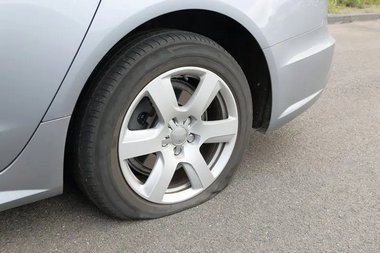 Emergency Burien tire change in WA near 98146
