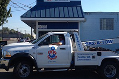 Local West Seattle impound towing company near me in WA near 98116